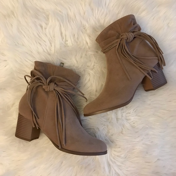 🆕 Lynn Taupe Side Bow Tassel Slouchy Boot - Picture 4 of 8